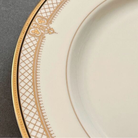 Vintage Mikasa Japan Fine China Regal Court Gold Lattice 12” Round Chop Platter - Picture 8 of 15